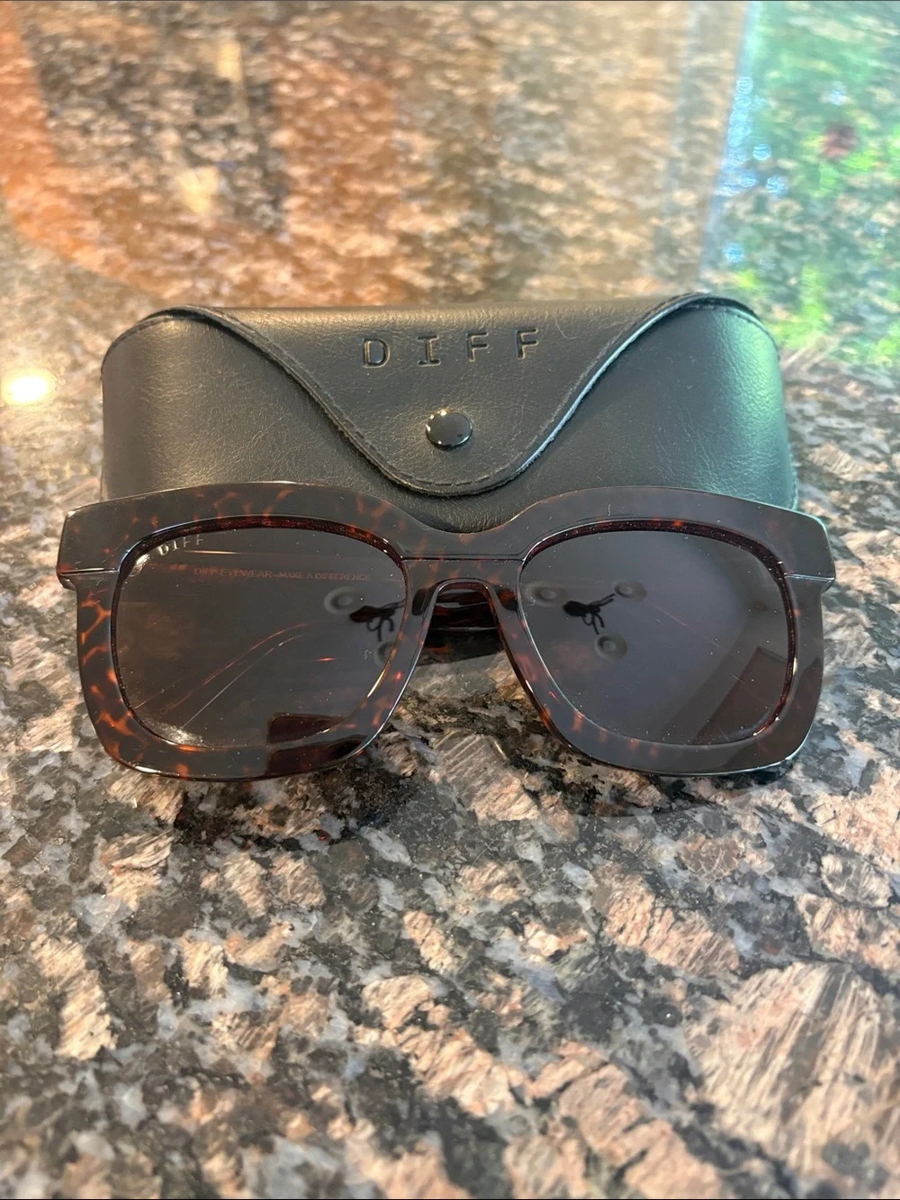 Diff Eyewear. CARSON - LEOPARD TORTOISE + BROWN GRADIENT SUNGLASSES.